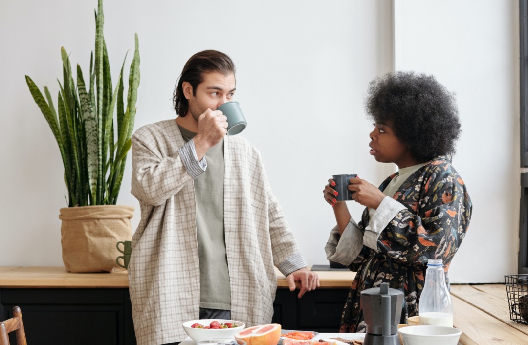 Two people talking over coffee and breakfast